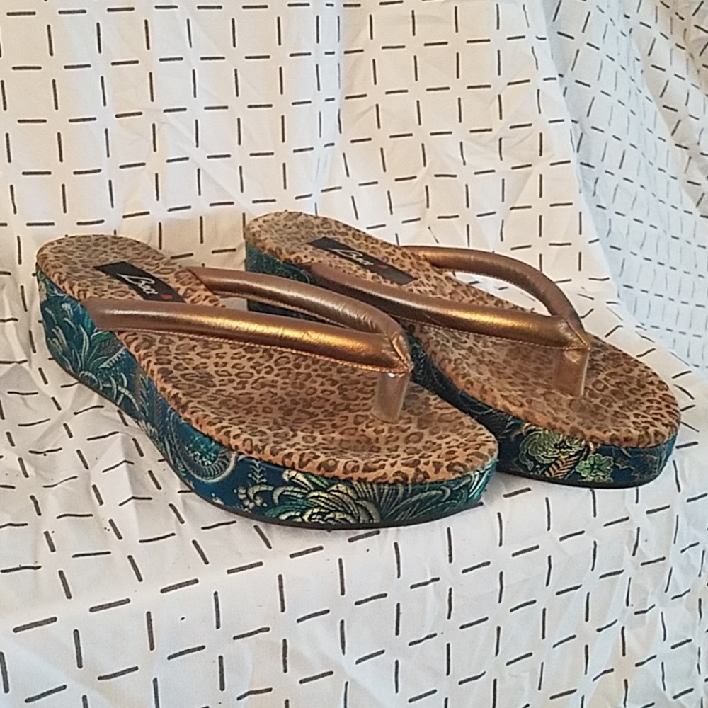 Baci Gold Flop Chinese Silk & Leopard Wedge Sz 6.5
